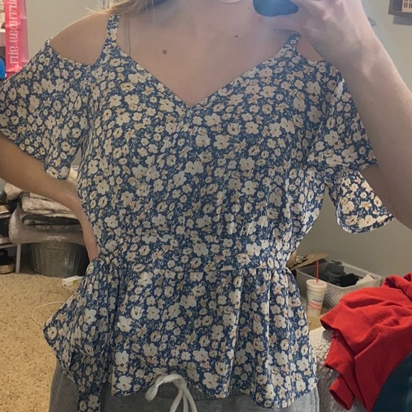 SOLD blue floral cold shoulder top - Picture 2 of 4